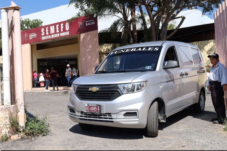 Entregan cuerpo del niño Alexis a sus familiares en el SEMEFO de Chilpancingo