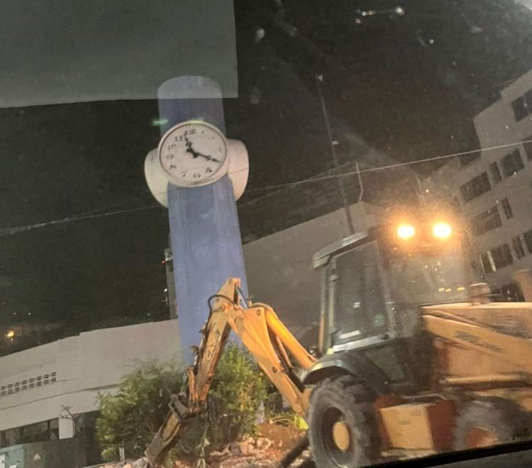 Fonatur retira reloj de la avenida López Mateos sin informar a la ciudadanía