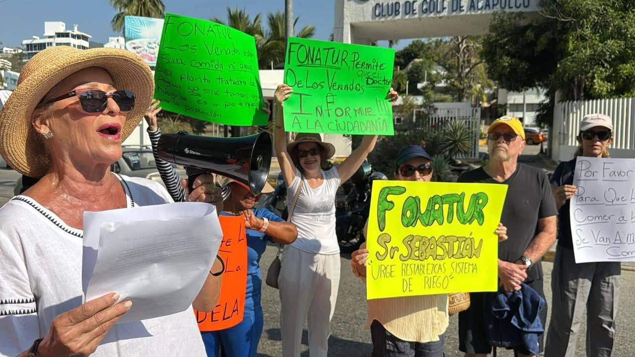 Bloquean la Avenida Costera Miguel Alemán en Acapulco; denuncian presunta desatención de FONATUR