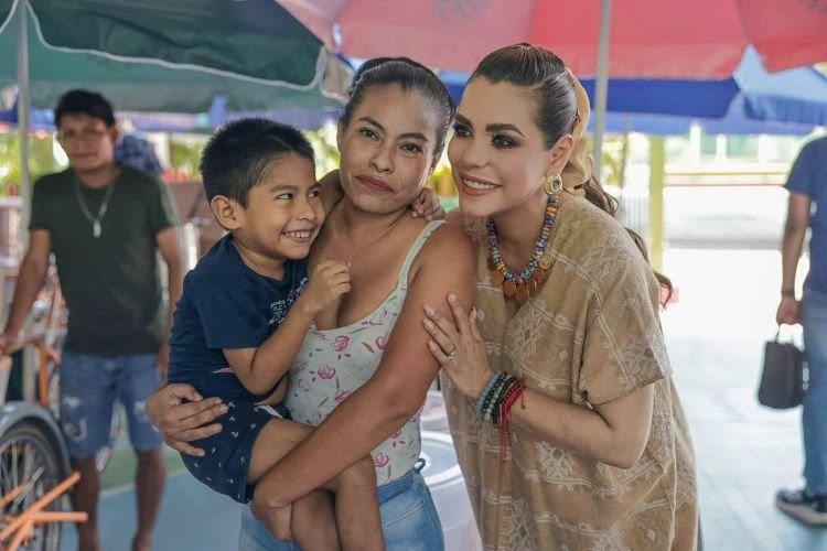 Evelyn Salgado entrega Apoyos Productivos para el Bienestar