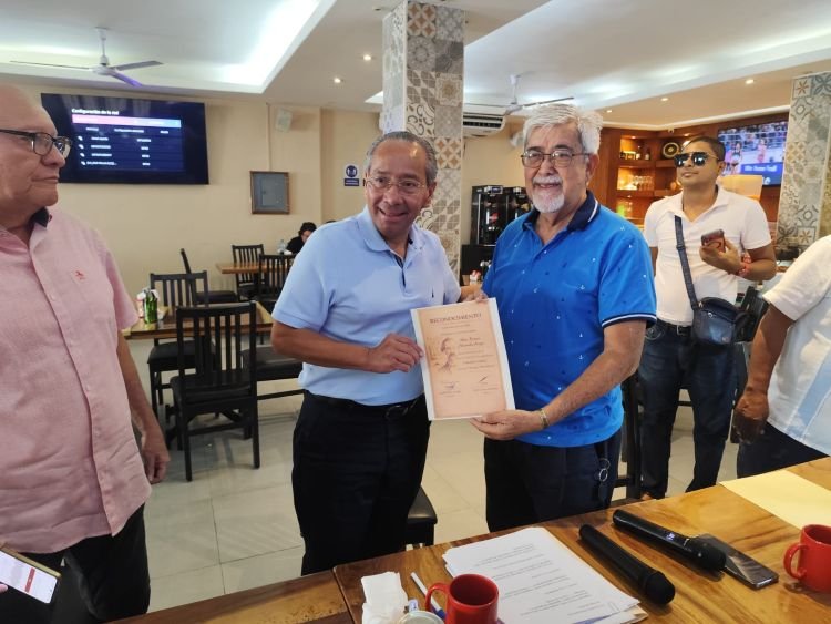 Fermín Alvarado dialoga con periodistas sobre el futuro de Acapulco