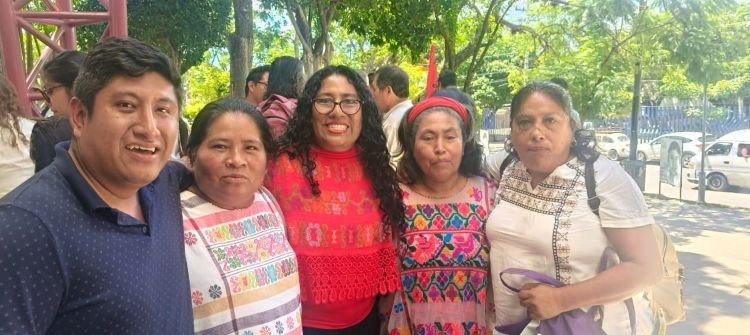 Rosario Merlín entrega constancias gratuitas en Acapulco y fortalece certeza jurídica a familias