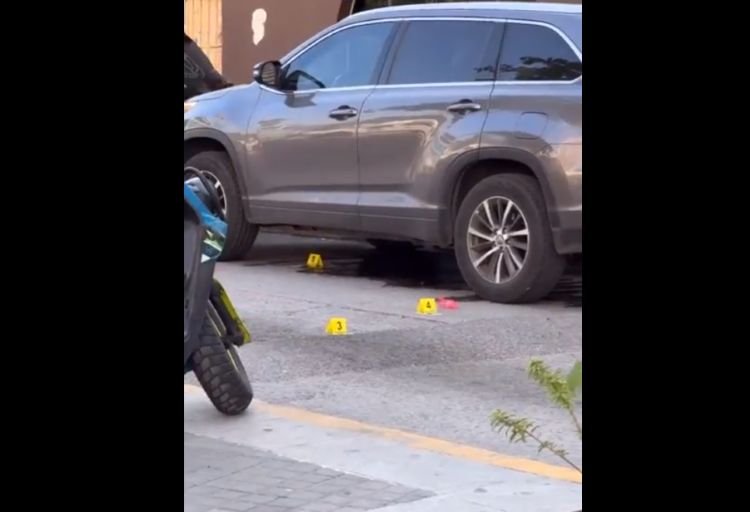 Balean a un hombre frente a turistas en Costera Miguel Alemán de Acapulco